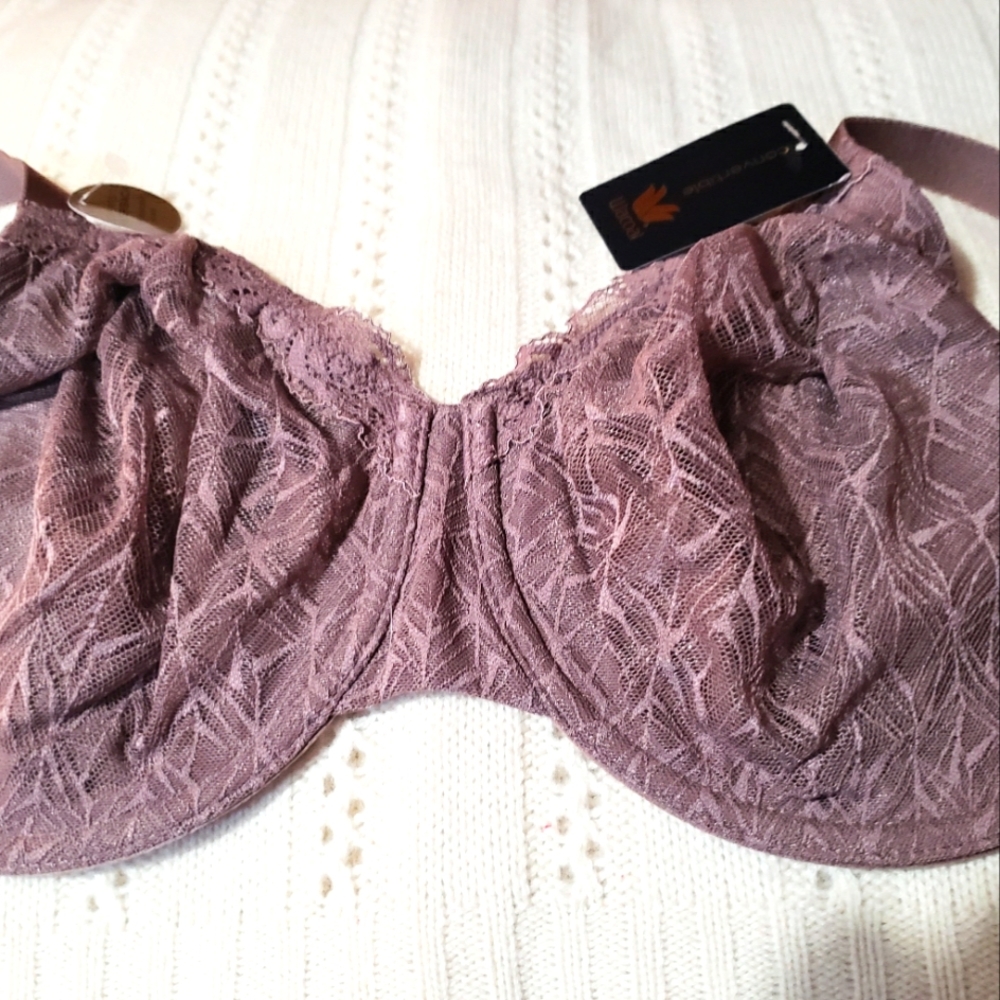 Wacoal cocoa lace underwire bra. NWT Size 38DDD.
